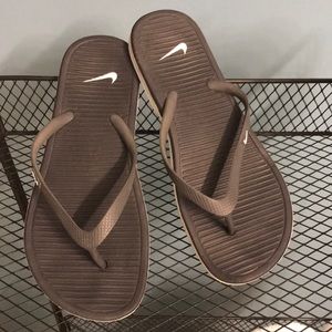 Nike flip flops